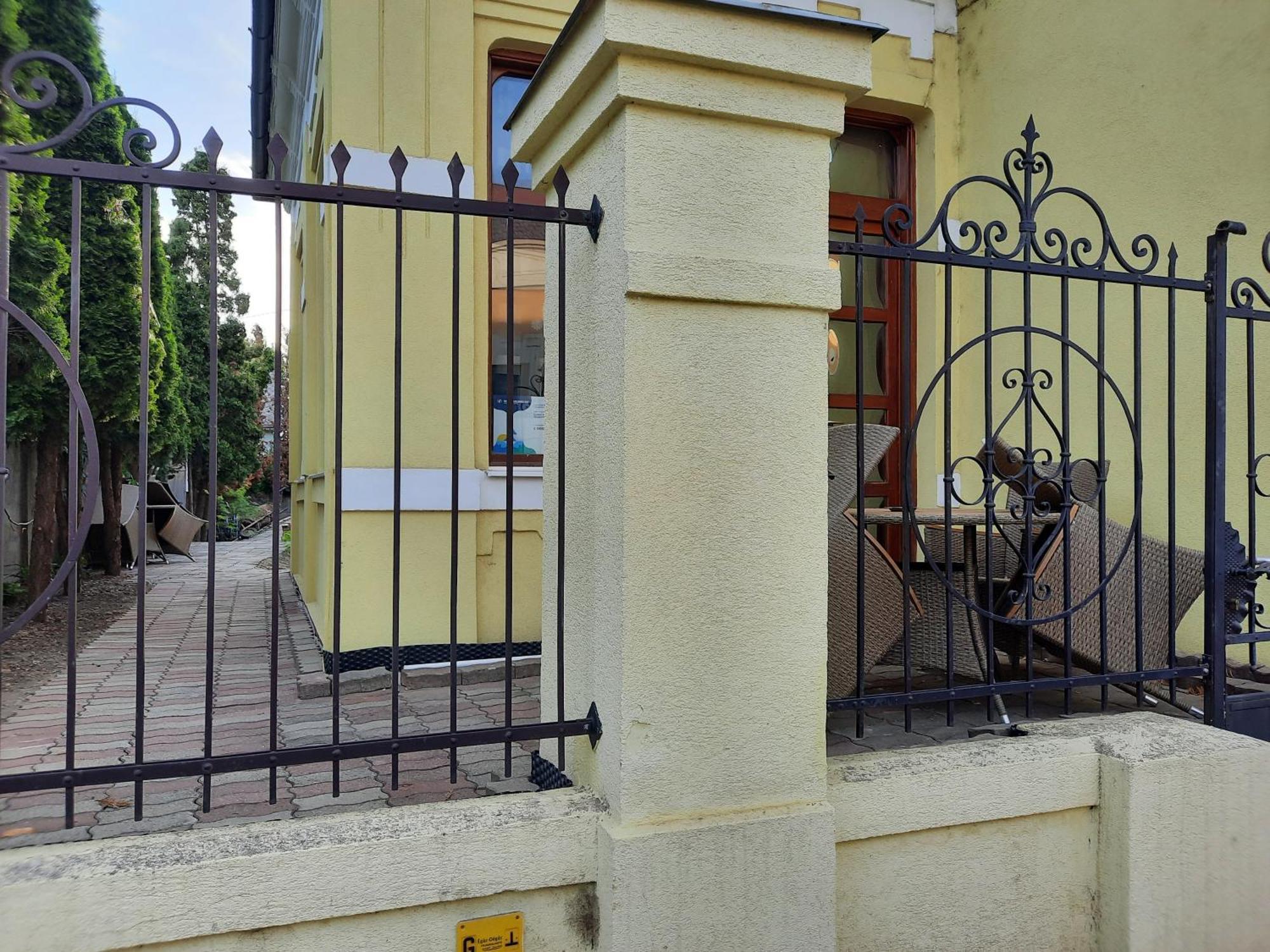 Gloria Apartman ギュラ エクステリア 写真